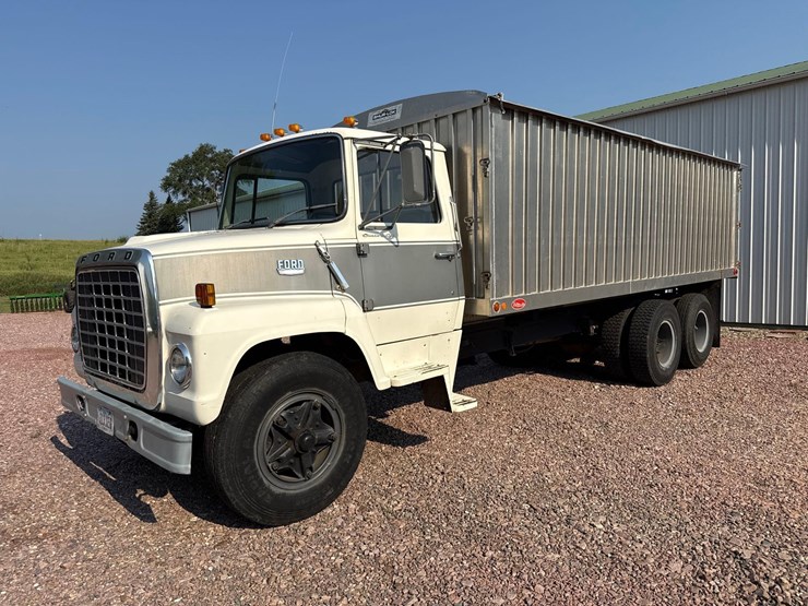 1979-ford-f700-image-1