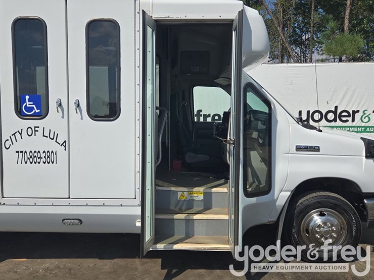 2017-ford-e350-image-23