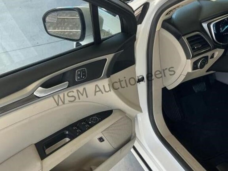2017-ford-fusion-energi-se-sdn-image-23