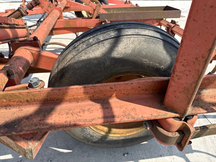 allis-chalmers-1300-image-32