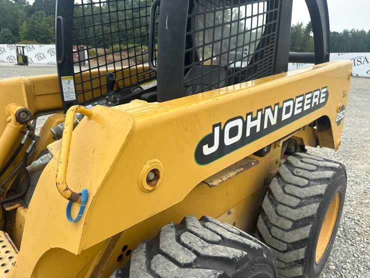 john-deere-250-image-25