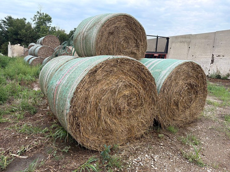 17-grass-round-bales-image-1