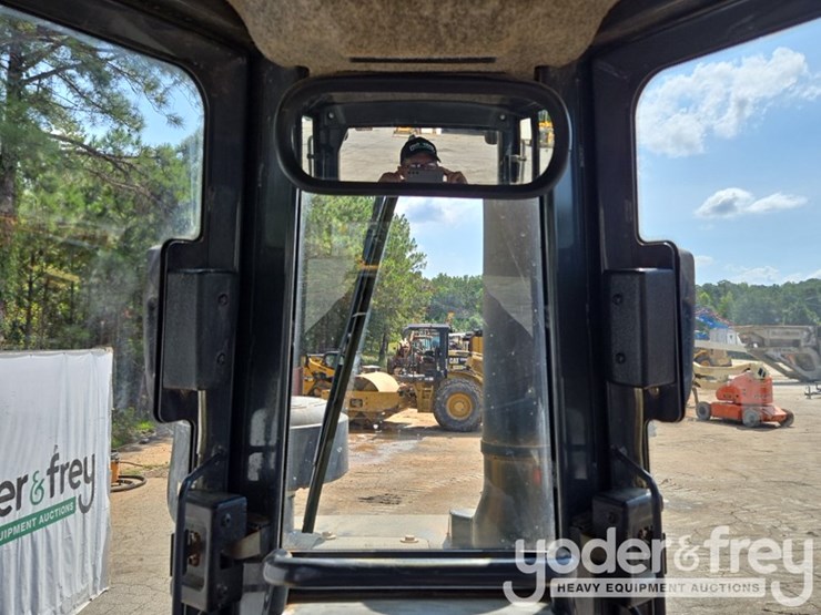 2018-deere-850k-lgp-image-43