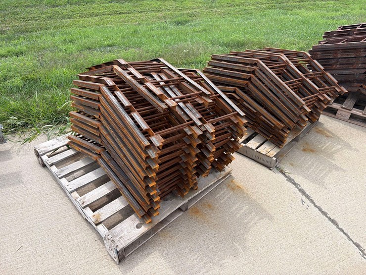 2-pallets-of-v-shaped-grain-bin-supports-image-2