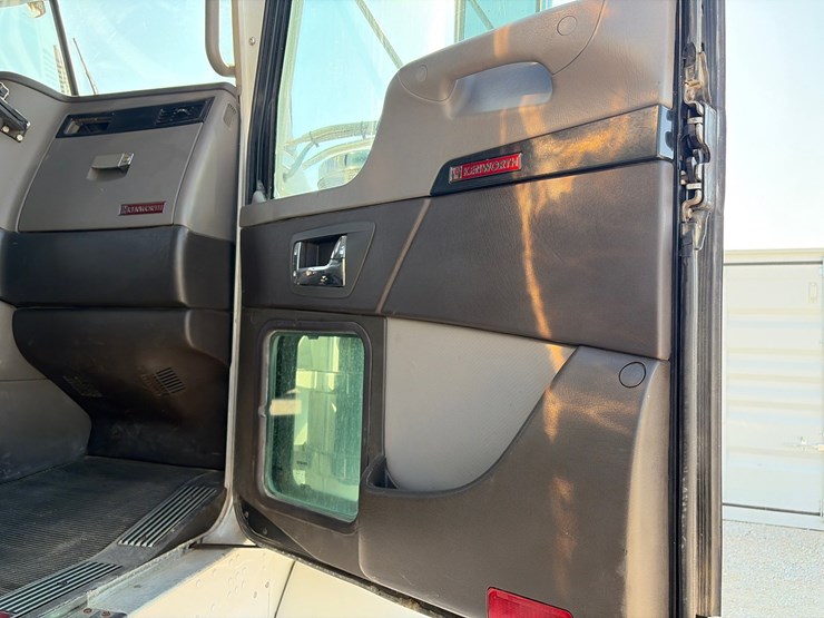 2019-kenworth-t800-image-15