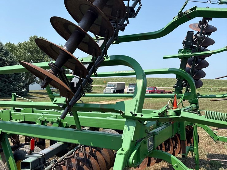 john-deere-230-image-36