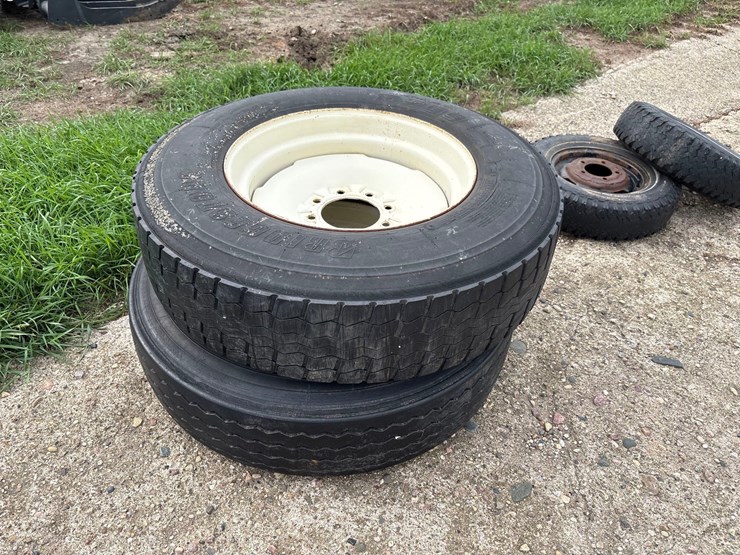 2---295/75r22.5-truck-rims-&-tires-image-1