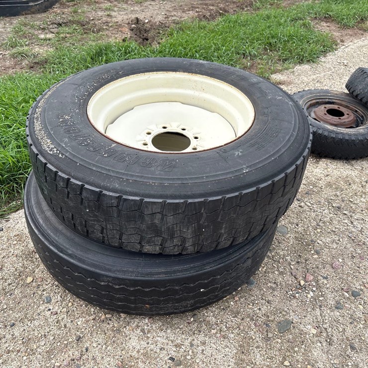 2 - 295/75R22.5 Truck Rims & Tires