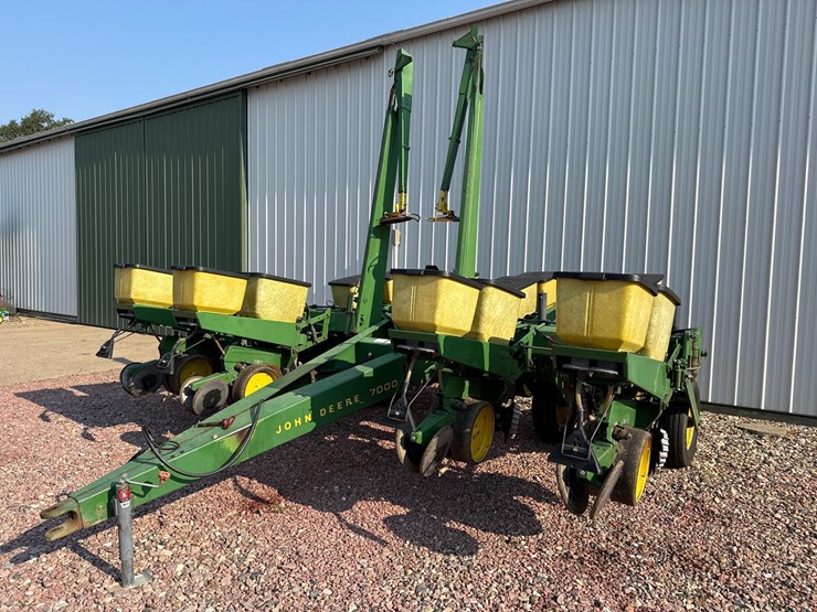 john-deere-7000-image-1
