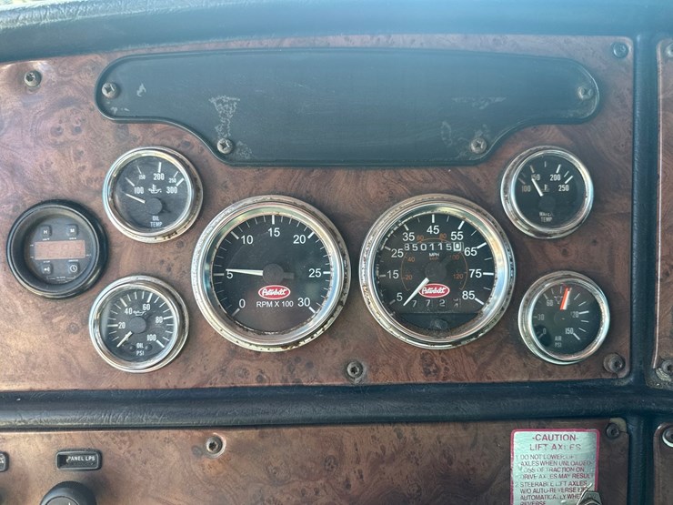 2005-peterbilt-379-image-69
