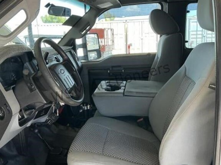 2014-ford-f550-image-25