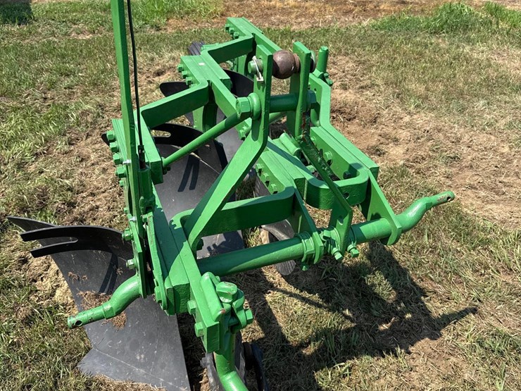 john-deere-3-bottom-plow-image-9