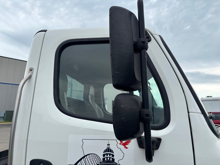 #2297-•-2017-freightliner-m2-single-axle-day-cab-truck-tractor-image-25