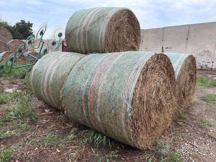 17-grass-round-bales-image-2