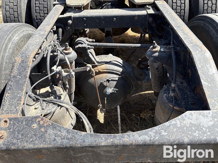 2001-peterbilt-379-image-13