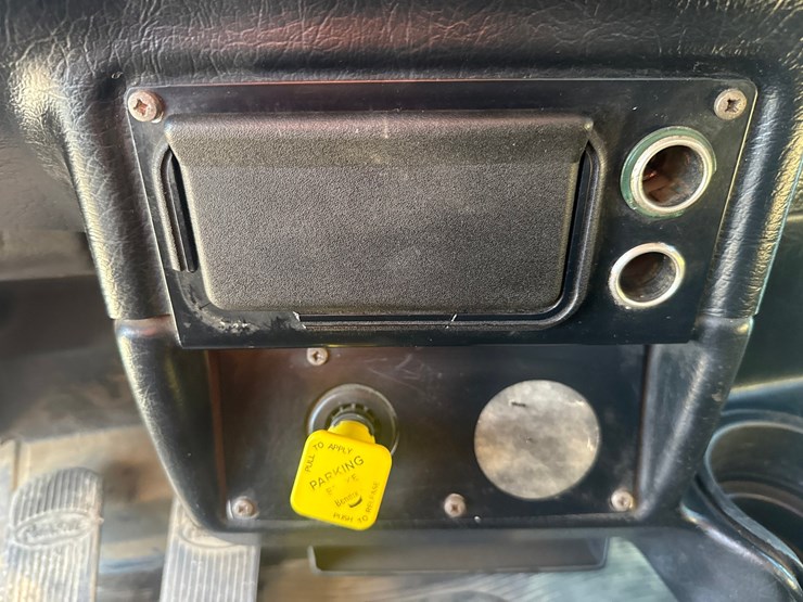 2005-peterbilt-379-image-62