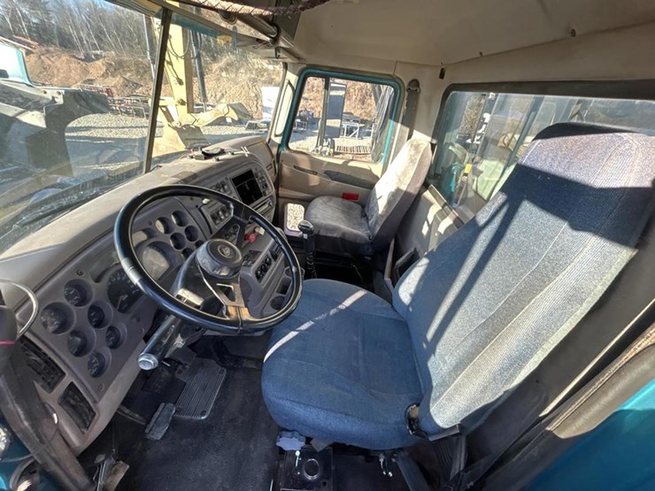 2001-mack-ch613-image-92