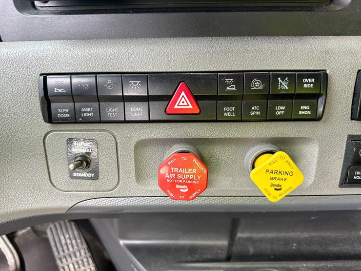 #61416-•-2019-freightliner-cascadia-evolution-iseries-sleeper-cab-truck-tractor-image-45