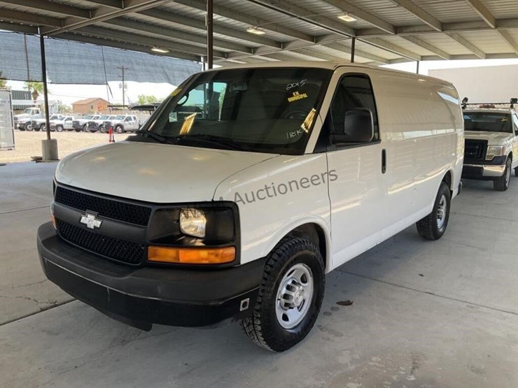 2015-chevrolet-express-3500-image-4