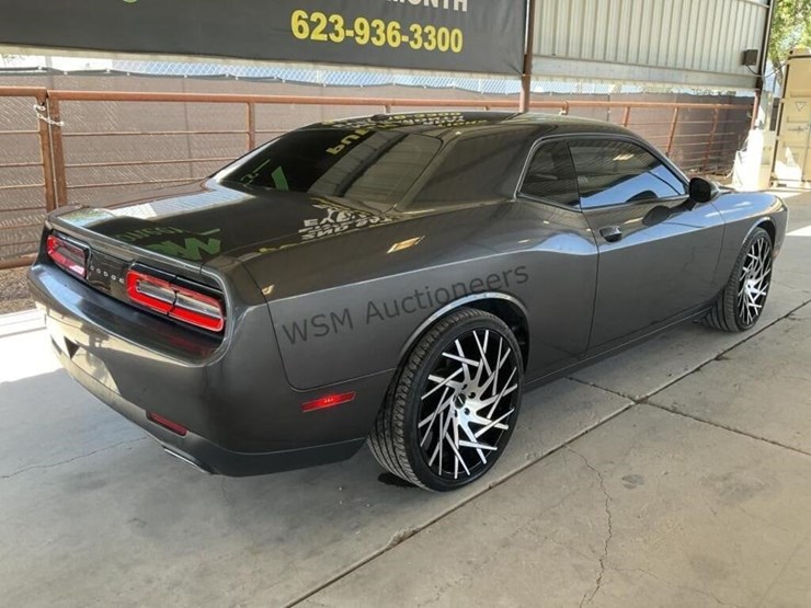 2016-dodge-challenger-coupe-image-7