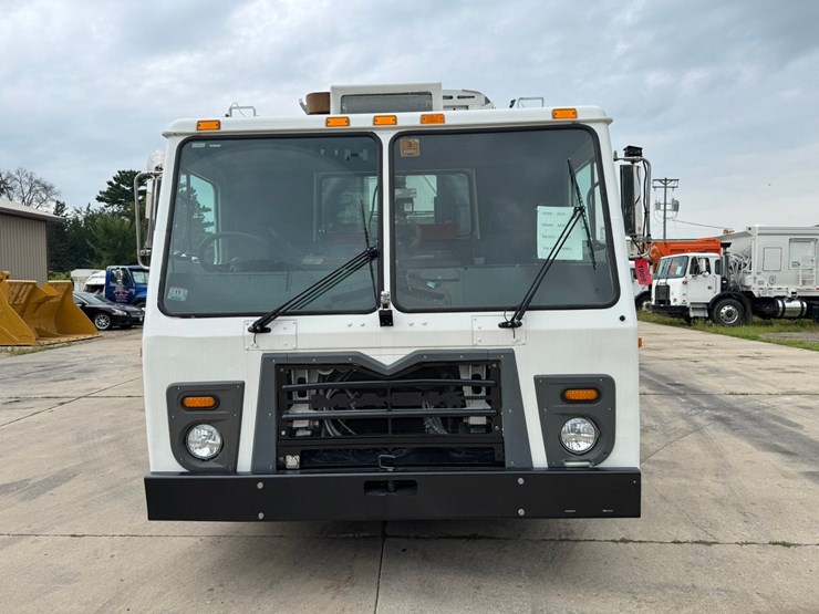 2015-mack-leu613-image-8