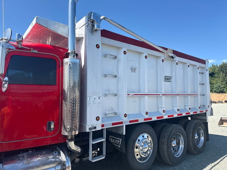 2005-peterbilt-379-image-53