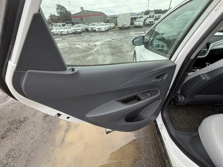2017-chevrolet-bolt-ev-electric-hatchback-image-20