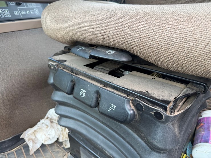 john-deere-8130-image-81