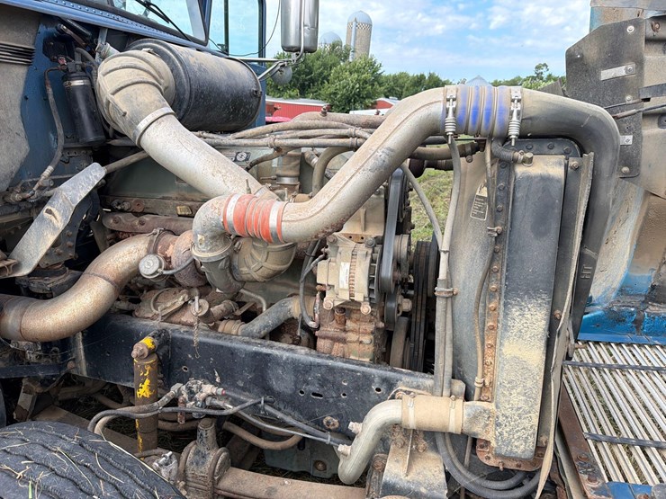 2000-freightliner-fld120-image-77