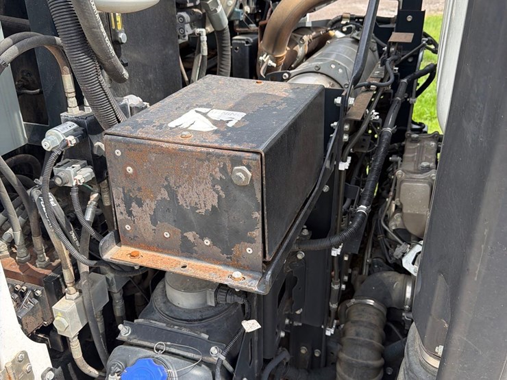 2015-isuzu-nrr-image-32