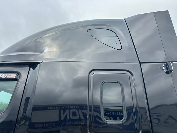 #61416-•-2019-freightliner-cascadia-evolution-iseries-sleeper-cab-truck-tractor-image-23