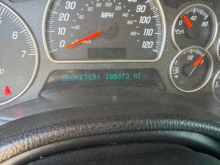 2005-gmc-1500-image-32