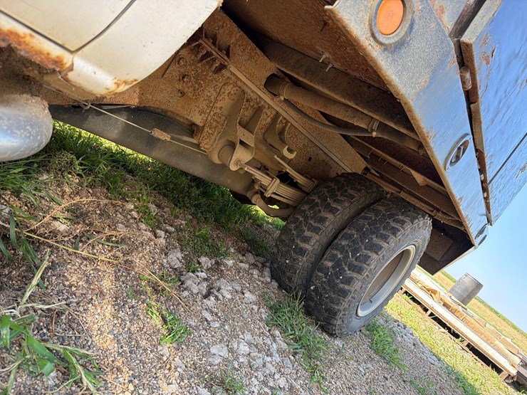 2006-chevrolet-3500-image-12