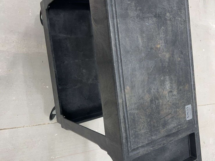 u-line-plastic-rolling-cart-image-4