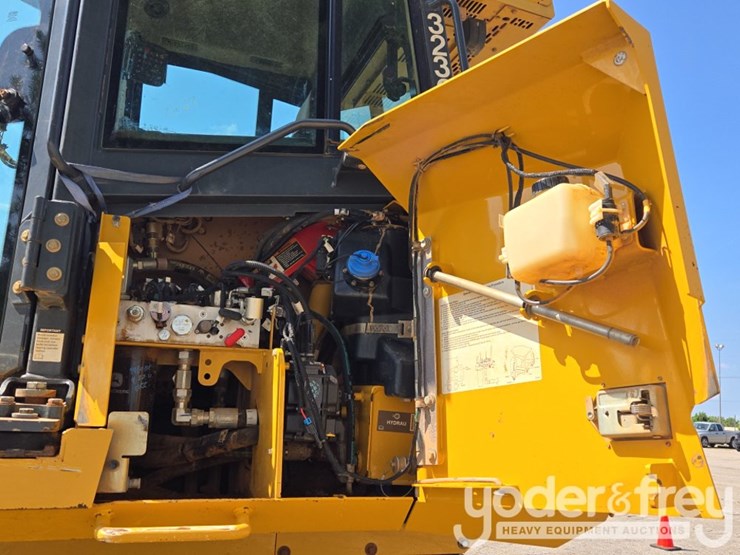 2018-deere-850k-lgp-image-32