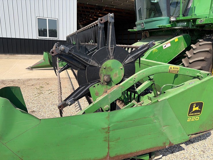 john-deere-220-image-22