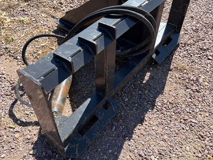 jct-heavy-duty-skidloader-tree/post-puller-image-4