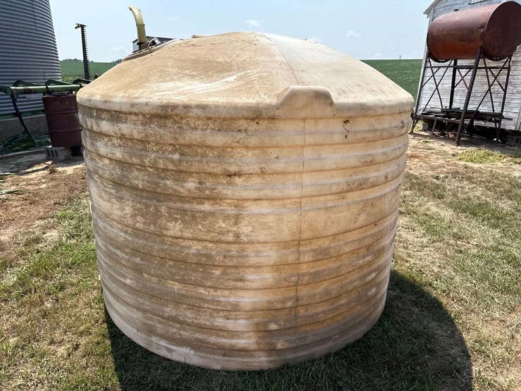 1200-gallon-poly-tank-image-4