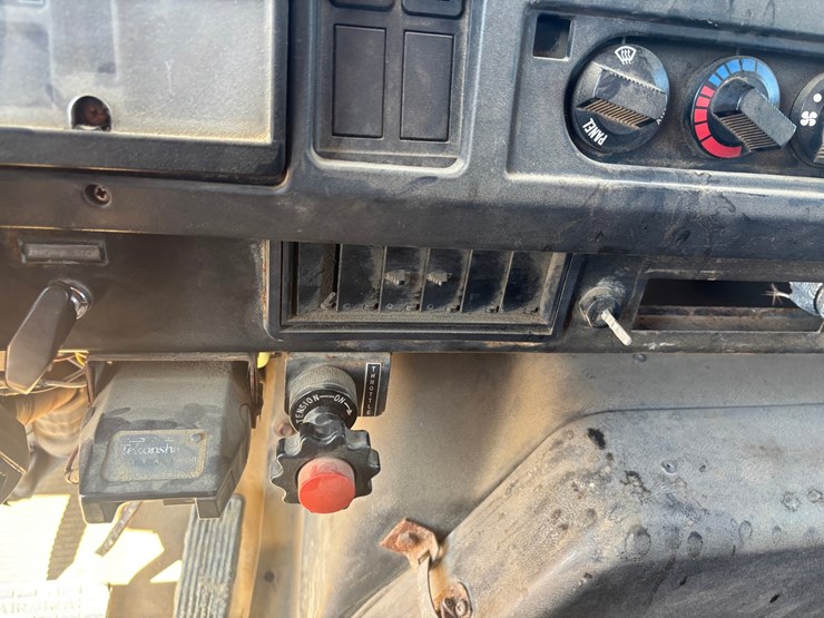 1997-international-4700-image-45