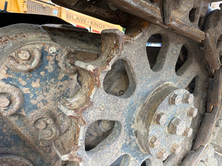 caterpillar-225d-lc-image-75