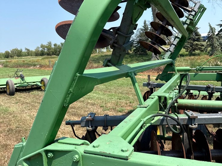 john-deere-230-image-24