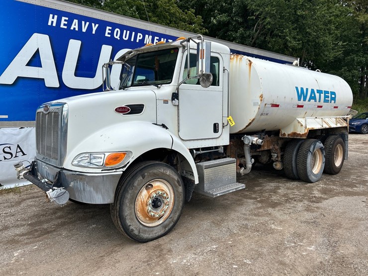 2006-peterbilt-335-image-1