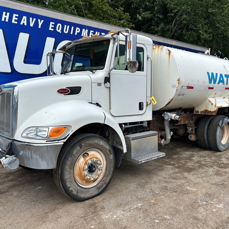 2006 PETERBILT 335