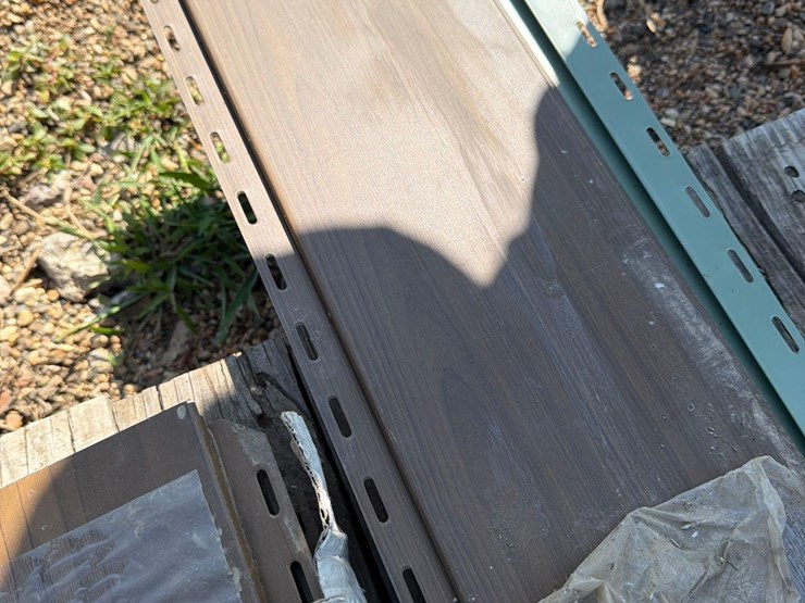 wood-grain-steel-horizontal-siding-image-7
