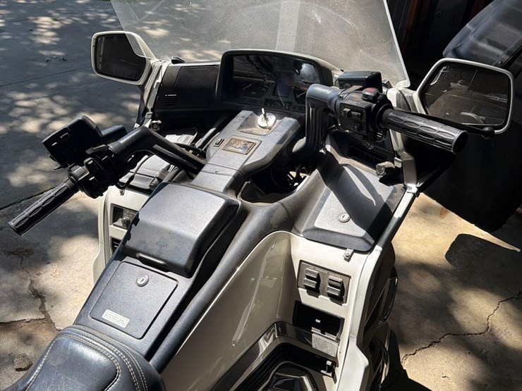 1994-honda-goldwing-motorcycle-image-23