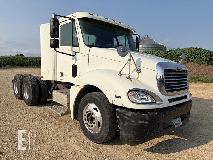 2002-freightliner-columbia-120-image-7