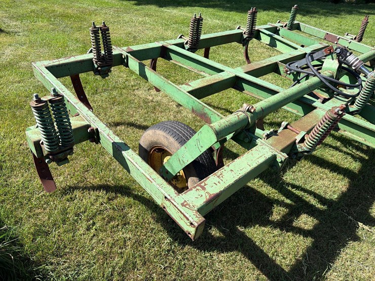 john-deere-100-image-6