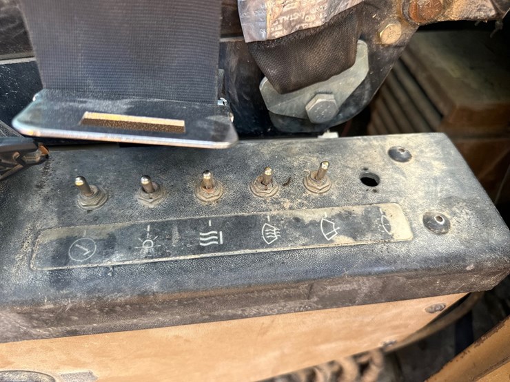 caterpillar-225d-lc-image-44