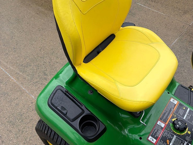 2021-john-deere-x390-image-13