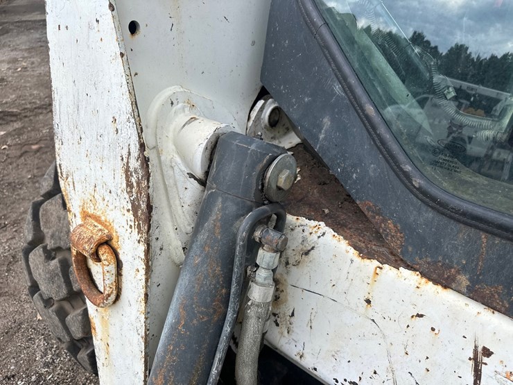 2012-bobcat-s850-image-19